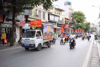 Hà Nội trang hoàng rực rỡ trước ngày bầu cử