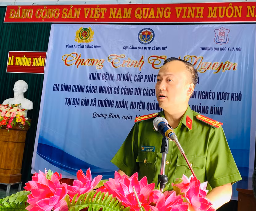 Đại tá Hoàng Tâm Hiếu, Phó Cục trưởng Cục Cảnh sát điều tra tội phạm về ma túy phát biểu tại buổi lễ
