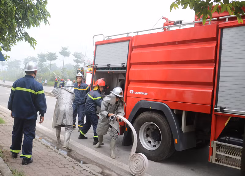 Nhiều phương tiện hiện đại được huy động đến phối hợp để chạy đua với thời gian