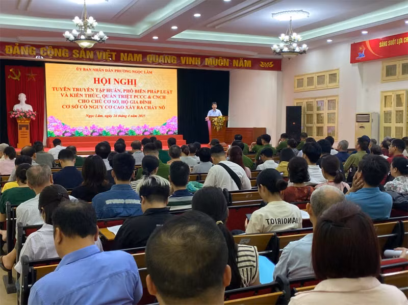 Ông Bùi Trí Đức - Phó Chủ tịch UBND phường Ngọc Lâm phát biểu tại hội nghị Ông Bùi Trí Đức - Phó Chủ tịch UBND phường Ngọc Lâm phát biểu tại hội nghị