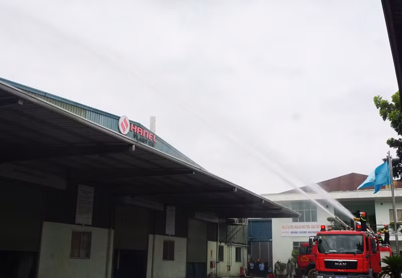 Khu công nghiệp Sài Đồng B có diện tích hàng nghìn mét vông, trong đó đa dạng các cơ sở sản xuất với hàng nghìn công nhân làm việc. Với đặc thù cơ sở luôn tiềm ẩn cháy, nổ cho nên công tác diễn tập, tuyên truyền phòng ngừa là biện pháp PCCC hiệu quả