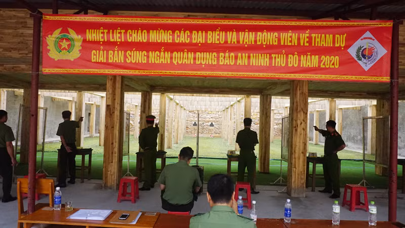Giải Bắn súng ngắn quân dụng Báo An ninh Thủ đô là giải truyền thống hàng năm của Công an thành phố Hà Nội tổ chức để rèn luyện, nâng cao khả năng và sử dụng thành thạo các loại vũ khí quân dụng được trang bị