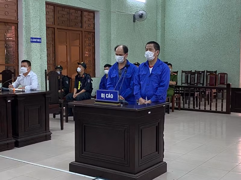 Hai bị cáo tại phiên tòa