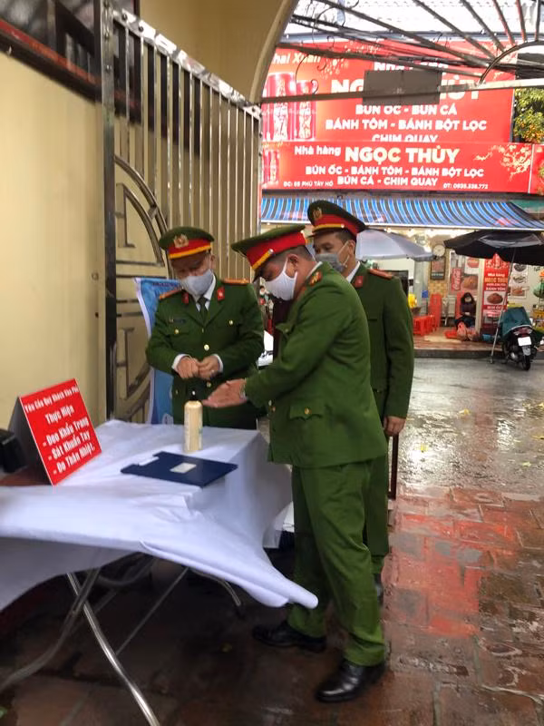 Các điểm cửa vào nơi thờ tự đều có tổ kiểm soát tuyên truyền, nhắc nhở thực hiện phòng chống dịch Covid-19