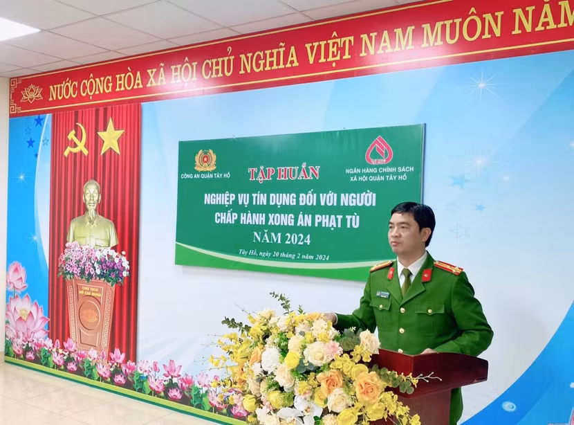 Thượng tá Nguyễn Hữu Khánh - Trưởng Công an quận Tây Hồ triển khai kế hoạch của UBND quận về việc cho vay tín dụng đối với người chấp hành xong án phạt tù