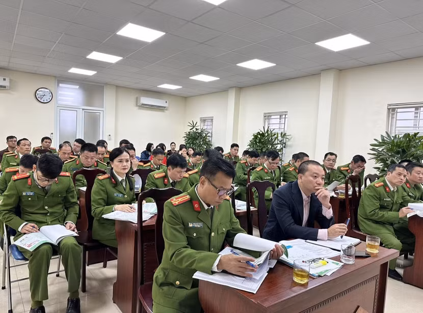 Công an quận Tây Hồ phối hợp với Ngân hàng Chính sách xã hội quận tổ chức hội nghị tập huấn triển khai thực hiện Kế hoạch của UBND quận về tín dụng đối với người chấp hành xong án phạt tù