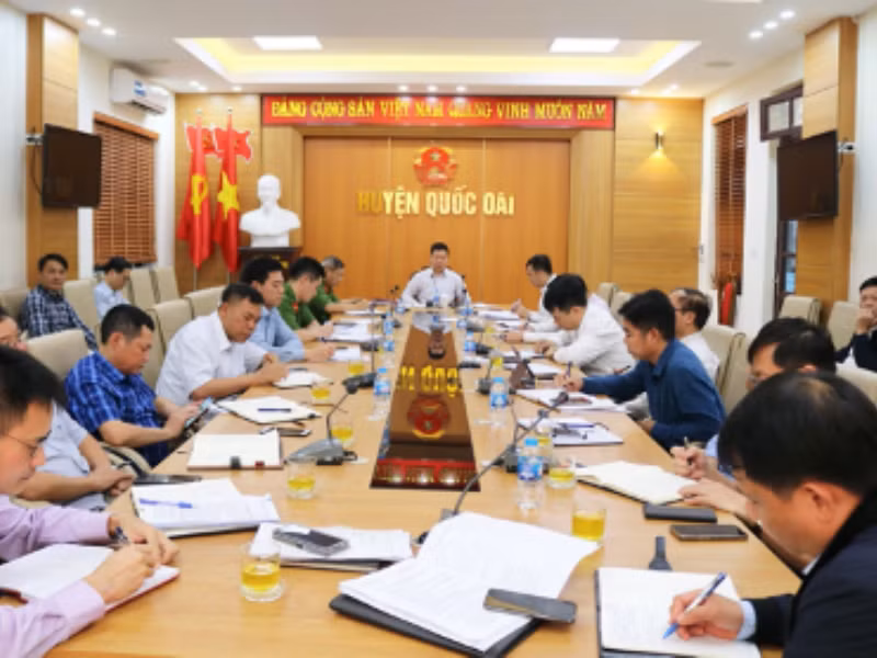 Ông Nguyễn Trường Sơn - Phó Bí thư Huyện ủy, Chủ tịch UBND huyện Quốc Oai chủ trì hội nghị sơ kết công tác quý 1-2023 về PCCC và CNCH