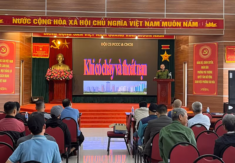 Cảnh sát PCCC hướng dẫn khi có cháy thoát nạn và xử lý an toàn cho gia đình và chính bản thân Cảnh sát PCCC hướng dẫn khi có cháy thoát nạn và xử lý an toàn cho gia đình và chính bản thân