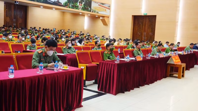 Đảng ủy, Ban Giám đốc CATP Hà Nội quán triệt Quy định số 24 của Ban Chấp hành Trung ương và Hướng dẫn số 01-HD/TƯ của Ban Bí thư về thi hành Điều lệ Đảng và thông báo nhanh kết quả Hội nghị Trung ương 4 khóa XIII tại điểm cầu CATP Hà Nội Đảng ủy, Ban Giám đốc CATP Hà Nội quán triệt Quy định số 24 của Ban Chấp hành Trung ương và Hướng dẫn số 01-HD/TƯ của Ban Bí thư về thi hành Điều lệ Đảng và thông báo nhanh kết quả Hội nghị Trung ương 4 khóa XIII tại điểm cầu CATP Hà Nội