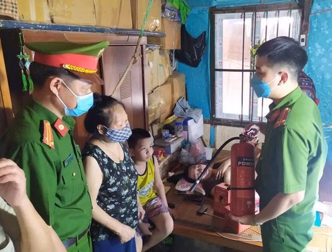Trang bị phương tiện tại gia đình là biện pháp tuyên truyền, phòng ngừa và hạn chế cháy lan, cháy lớn và kịp thời xử lý khi có cháy xảy ra