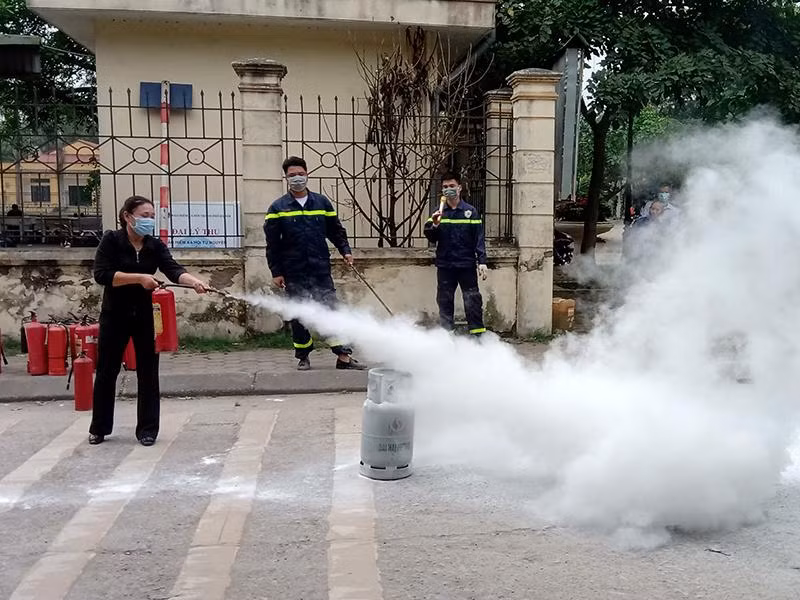 Lực lượng Cảnh sát PCCC và CNCH - CAH Thanh Trì tập huấn, tuyên truyền nâng cao ý thức người dân tại khu dân cư