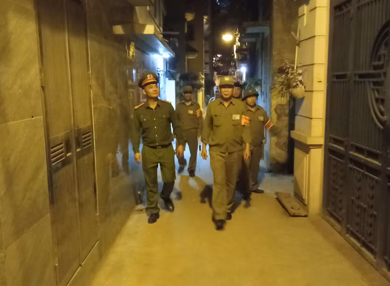 Tổ tuần tra nhân dân đi khắp ngõ nhỏ duy trì đảm bảo ANTT tại khu dân cư