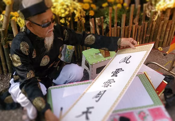 Xuân về, ông đồ xuống phố ảnh 4