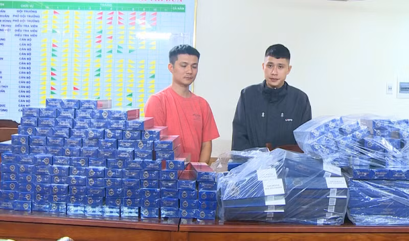 Hai đối tượng Minh và Giang cùng tang vật