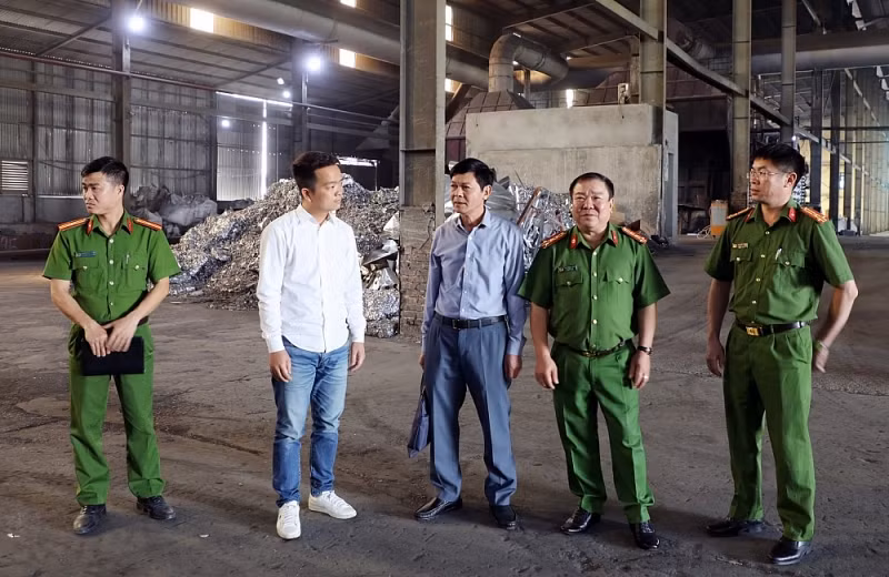 Đoàn kiểm tra liên ngành do Đại tá Phạm Văn Lương, Phó Giám đốc Công an tỉnh Bắc Ninh làm trưởng đoàn đã kiểm tra toàn diện Cụm công nghiệp làng nghề Mẫn Xá, xã Văn Môn, huyện Yên Phong