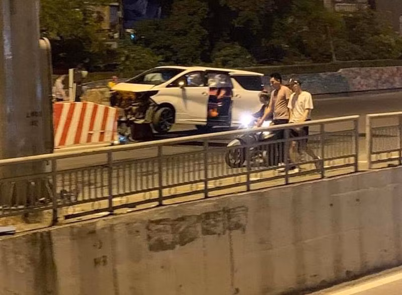 Vụ TNGT xảy ra đêm 9-11 tại khu vực cầu Chương Dương Vụ TNGT xảy ra đêm 9-11 tại khu vực cầu Chương Dương