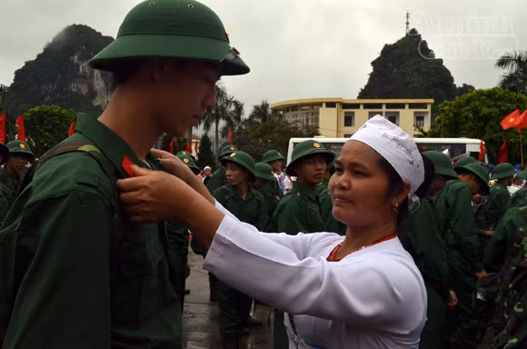 Ngày tòng quân chộn rộn cửa ngõ Tây Bắc ảnh 6