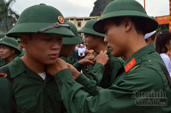 Ngày tòng quân chộn rộn cửa ngõ Tây Bắc ảnh 5