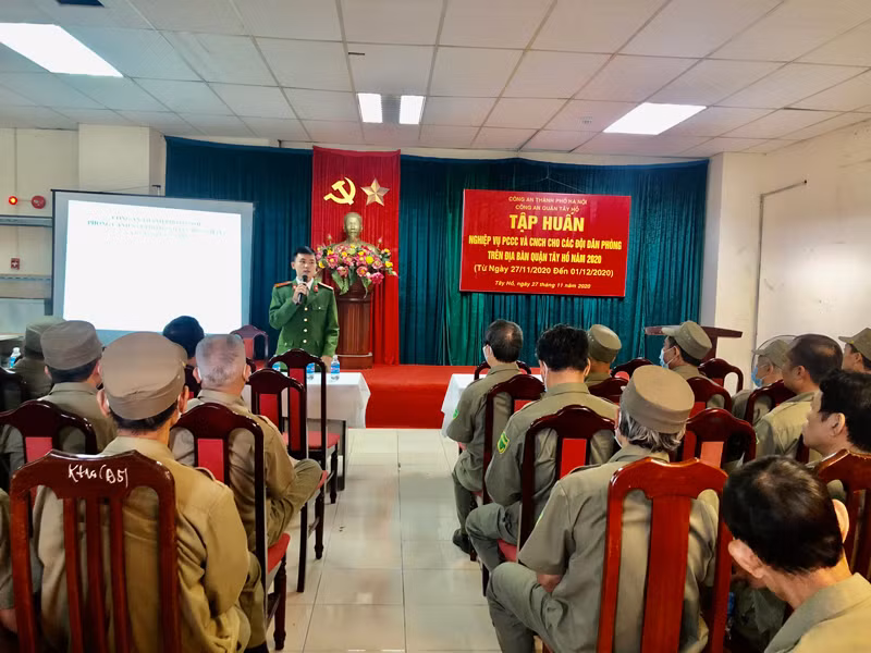 Lực lượng dân phòng và phòng cháy, chữa cháy cơ sở có vai trò quan trọng trong công tác phòng ngừa cháy, nổ. Khi có sự cố cháy, nổ xảy ra tại địa bàn, khu dân cư thì lực lượng này là người khống chế cháy hiệu quả ngay từ ban đầu.
