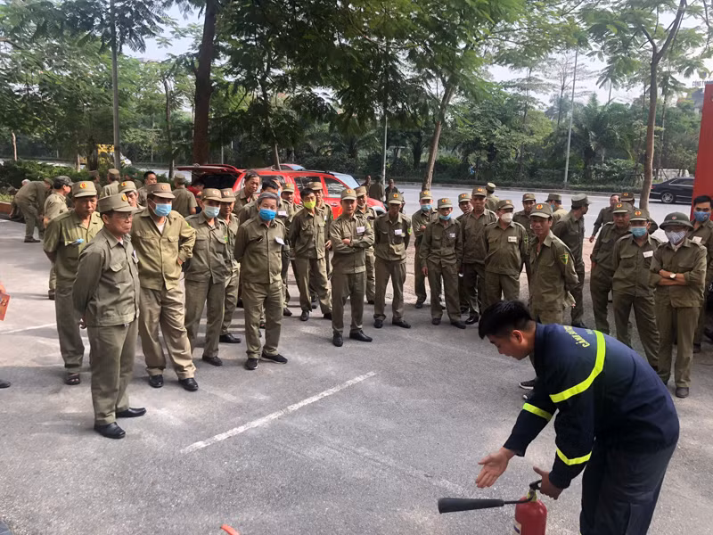 Một trong những nhiệm vụ quan trọng hàng năm, được CAQ Tây Hồ xác định là thường xuyên tuyên truyền, tập huấn, trang bị kỹ năng để phát huy hiệu quả nhiệm vụ sẵn sàng ứng trực an toàn PCCC tại cơ sở, khu dân cư