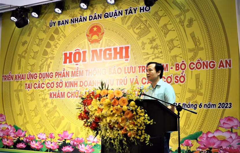 Phó Bí thư Thường trực Quận ủy Tây Hồ Nguyễn Anh Tuấn phát biểu tại hội nghị Phó Bí thư Thường trực Quận ủy Tây Hồ Nguyễn Anh Tuấn phát biểu tại hội nghị