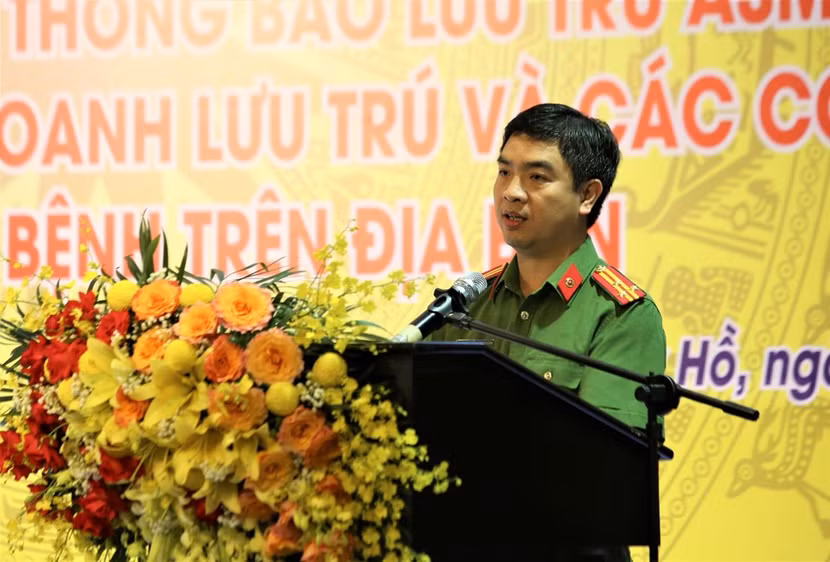 Thượng tá Nguyễn Hữu khánh, Trưởng CAQ Tây Hồ phát biểu tại hội nghị Thượng tá Nguyễn Hữu khánh, Trưởng CAQ Tây Hồ phát biểu tại hội nghị