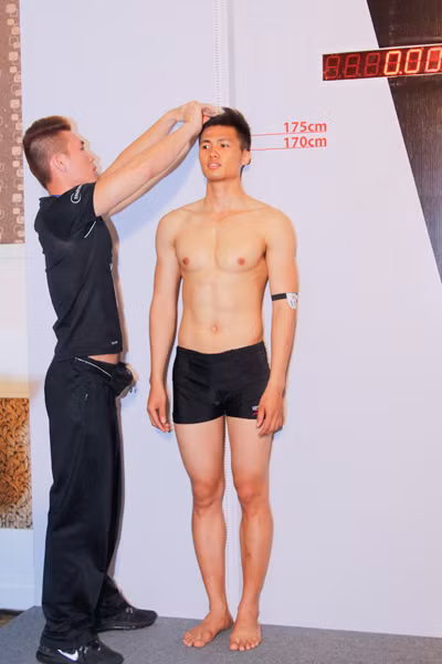 Thí sinh Vietnam's Next Top Model khoe cơ bắp trong phần thi hình thể ảnh 6