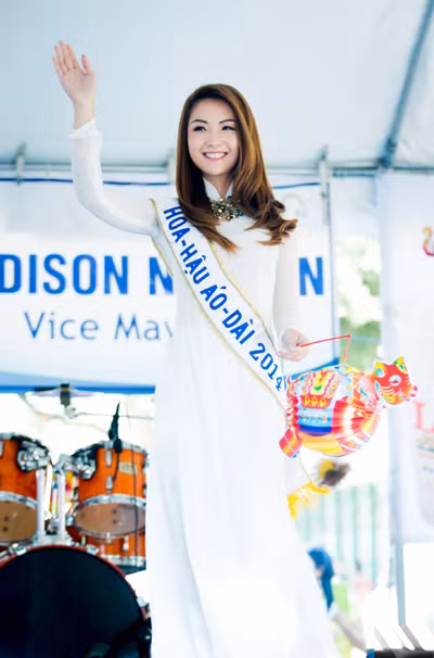 Hoa hậu gốc Việt Jennifer Chung tổ chức Trung thu cho trẻ em TP. San Jose ảnh 1