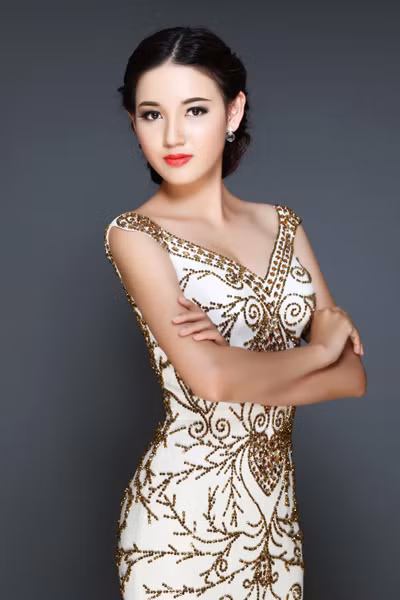 Hoa khôi Phương Thảo đẹp quyến rũ với đầm dạ hội ảnh 4