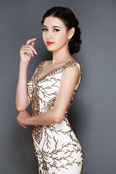 Hoa khôi Phương Thảo đẹp quyến rũ với đầm dạ hội ảnh 3