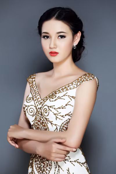 Hoa khôi Phương Thảo đẹp quyến rũ với đầm dạ hội ảnh 2