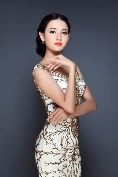 Hoa khôi Phương Thảo đẹp quyến rũ với đầm dạ hội ảnh 6