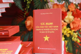 Ra mắt cuốn sách "Sức mạnh của dân tộc Việt Nam trong sự nghiệp xây dựng và bảo vệ Tổ quốc" của Đại tướng Lương Cường