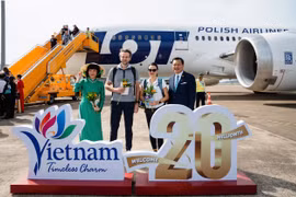 Nhiều đoàn khách quốc tế “xông đất” du lịch Việt dịp Tết Bính Ngọ 2026
