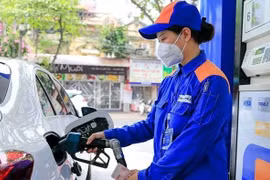 Tăng giá xăng từ chiều nay