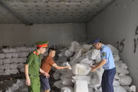 Phát hiện, tạm giữ số lượng lớn chân gà không có hóa đơn, chứng từ hợp pháp