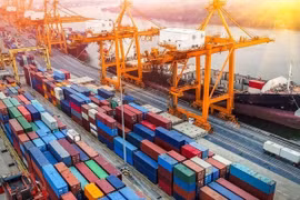 Nhập siêu quay trở lại, Bộ Công Thương nói “vẫn trong tầm kiểm soát”