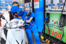 Điều chỉnh giá xăng tăng hơn 1.200 đồng/lít
