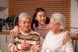 Tuổi thọ tăng, người Việt chuẩn bị sớm hơn cho một tuổi già độc lập