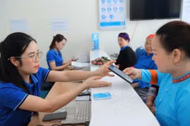 Từ 9h sáng nay (15-6), VinaPhone bắt đầu khóa 1 chiều thuê bao chưa xác thực thông tin