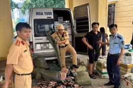 Xử phạt 17 triệu đồng đối tượng vận chuyển lô xúc xích không rõ nguồn gốc