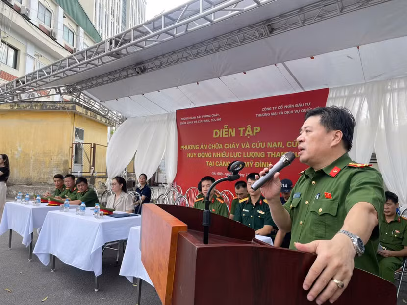Hàng trăm người tham gia diễn tập phương án chữa cháy, cứu nạn, cứu hộ tại Cảng ICD Mỹ Đình ảnh 1