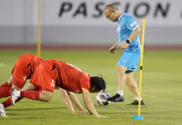ĐT Việt Nam tập xoay tua đội hình cho AFF Cup