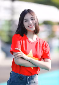 [ẢNH] Trần Tiểu Vy đọ nhan sắc đỉnh cao cùng tân Hoa hậu Đỗ Thị Hà