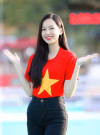 [ẢNH] Trần Tiểu Vy đọ nhan sắc đỉnh cao cùng tân Hoa hậu Đỗ Thị Hà