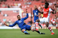 [ẢNH] Có 'bom tấn' Ben White, hàng thủ Arsenal vẫn tấu hài trước Chelsea
