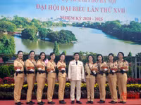 Ấn tượng với nữ CSGT bảo vệ Đại hội Đảng bộ TP Hà Nội
