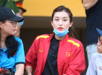 [ẢNH] Á hậu Huyền My đến sân cổ vũ 