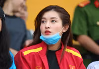 [ẢNH] Á hậu Huyền My đến sân cổ vũ 