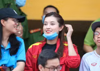 [ẢNH] Á hậu Huyền My đến sân cổ vũ 